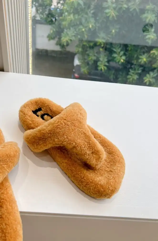 hype Loewe Slippers