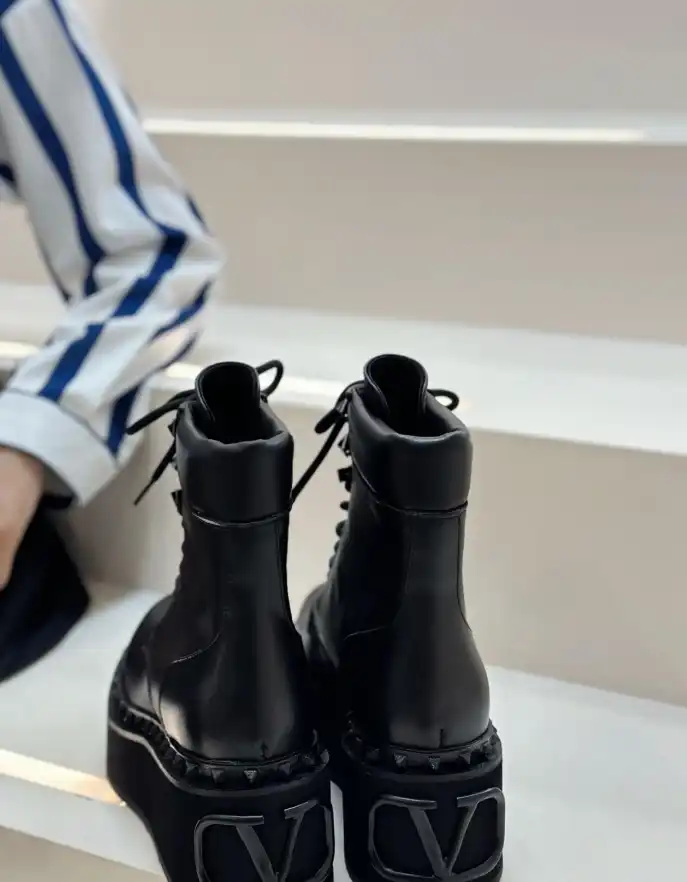 hype Valentino Boots