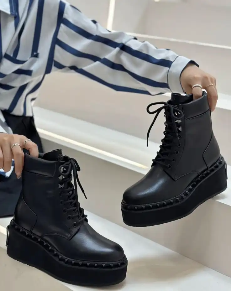 hype Valentino Boots