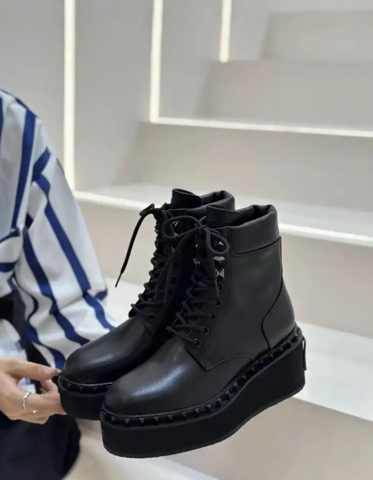 hype Valentino Boots