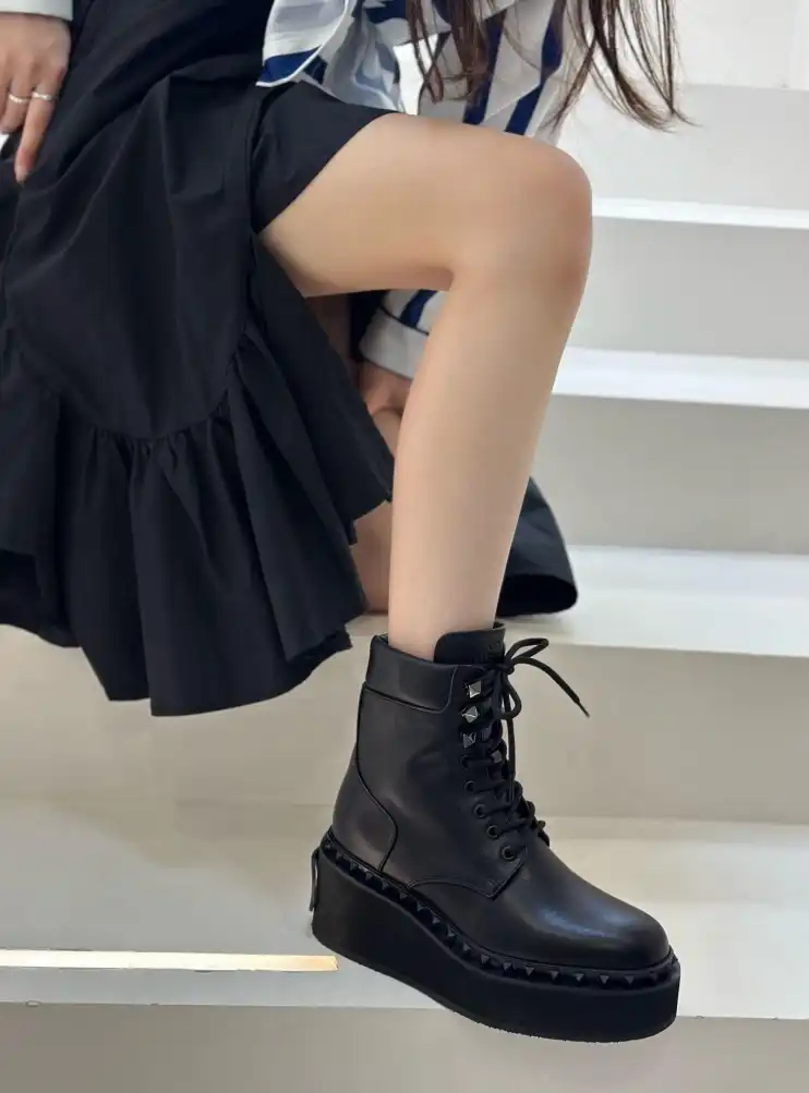 hype Valentino Boots