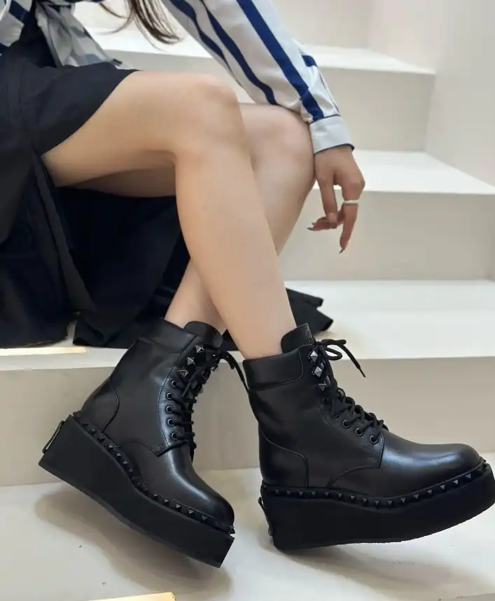 hype Valentino Boots