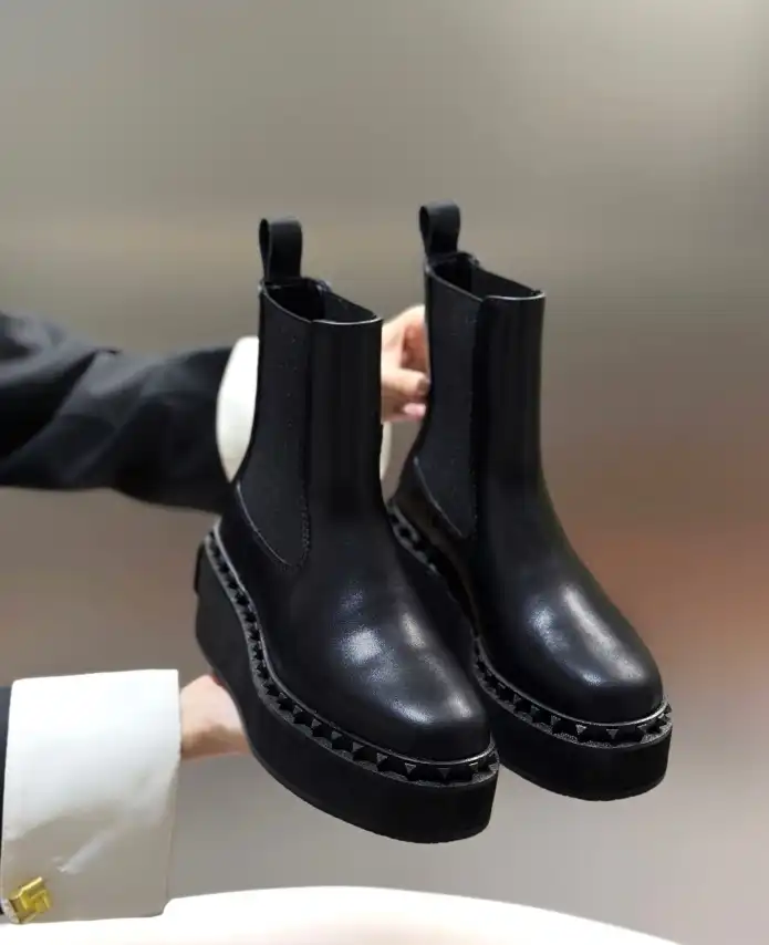 hype Valentino Boots