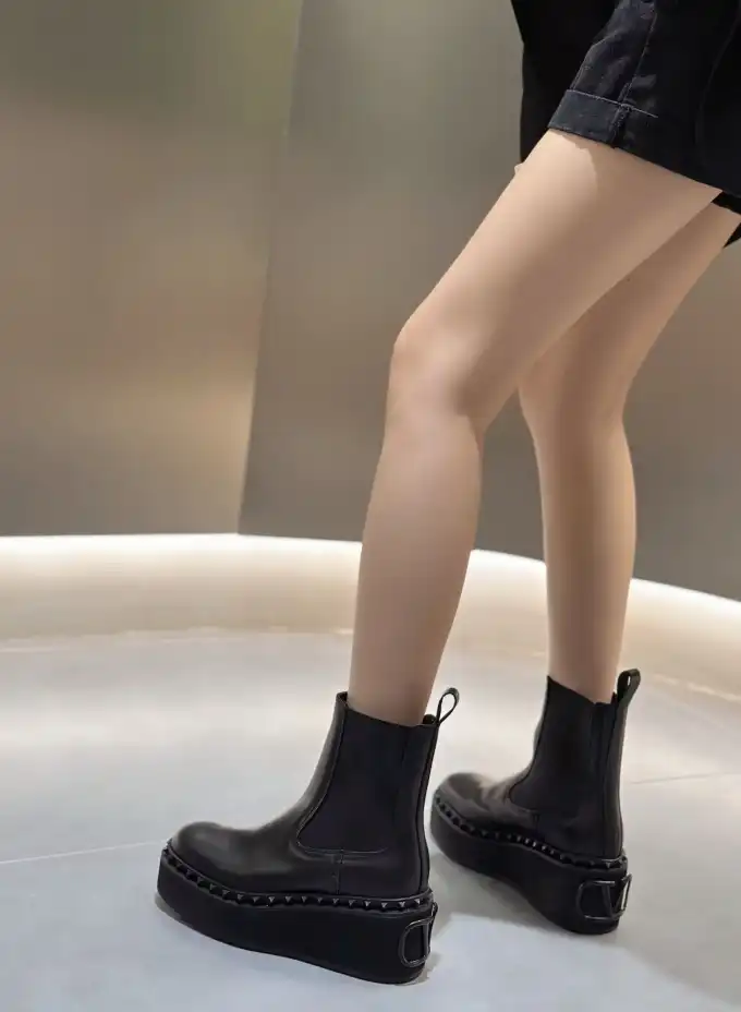 hype Valentino Boots