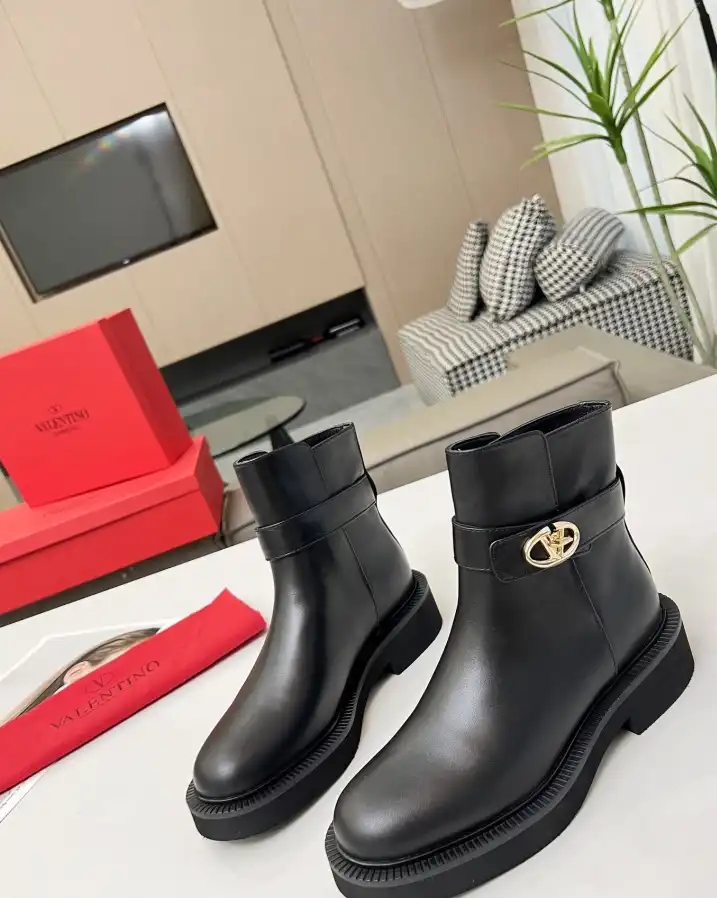 hype Valentino Boots