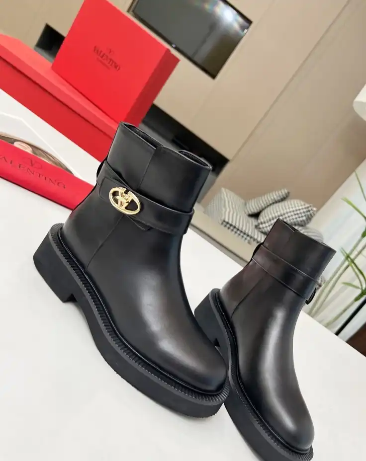 hype Valentino Boots