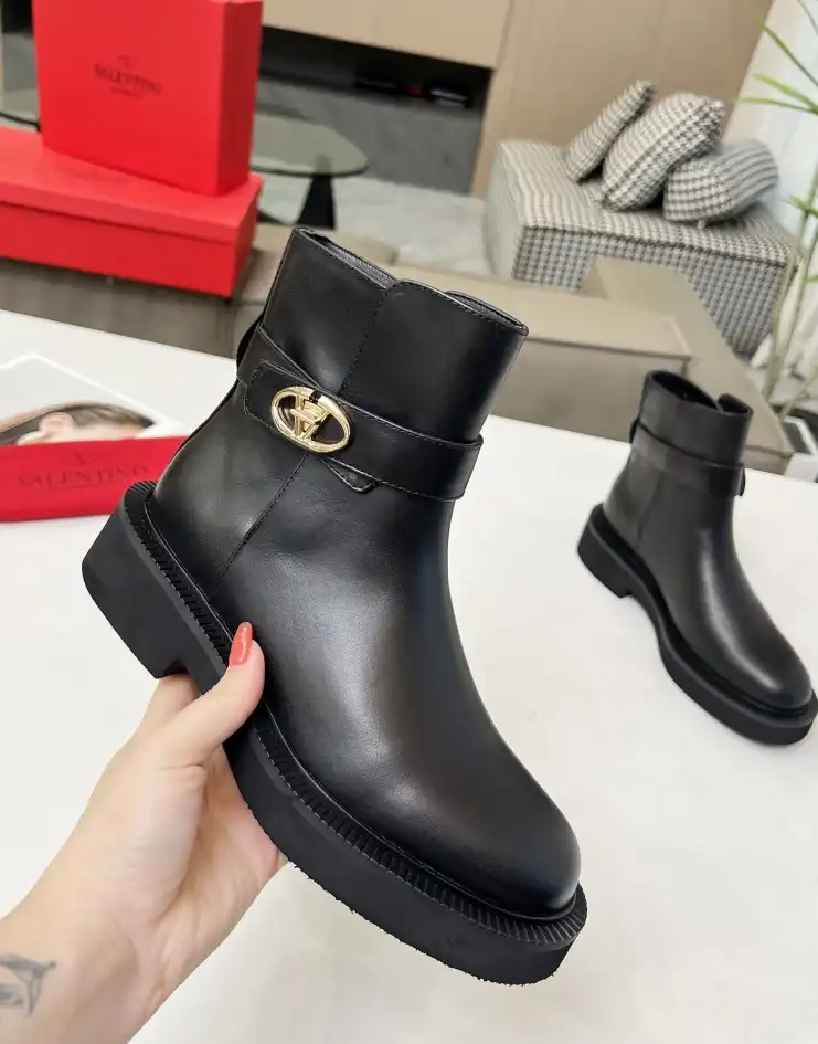 hype Valentino Boots