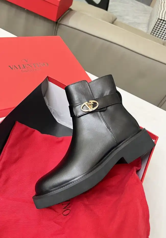 hype Valentino Boots