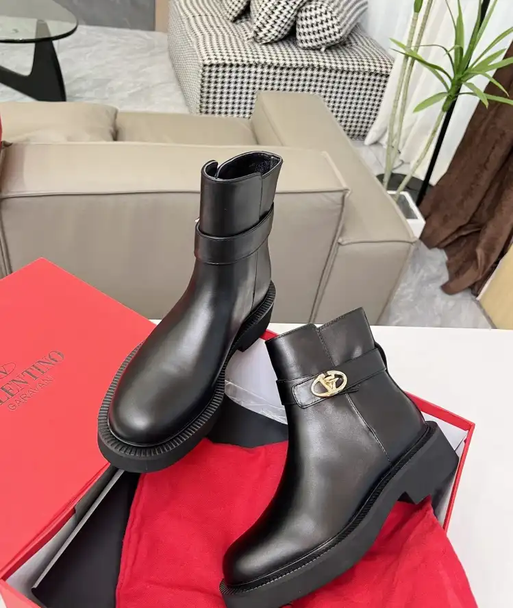 hype Valentino Boots