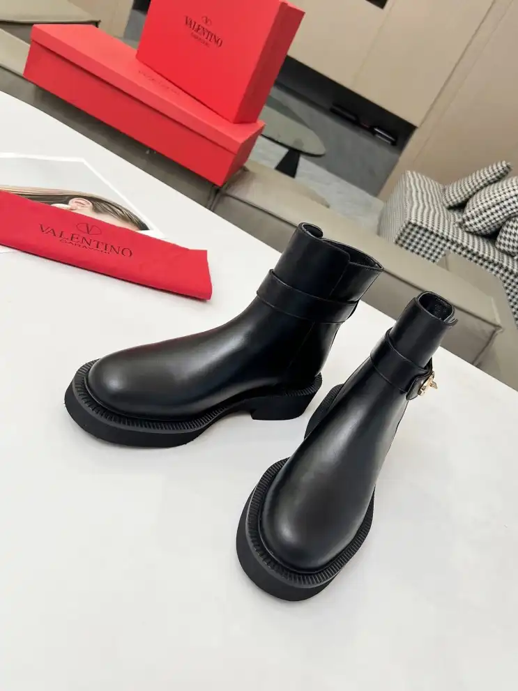 hype Valentino Boots