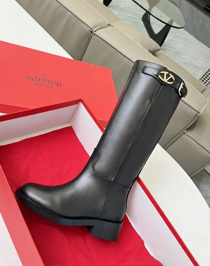 hype Valentino Boots