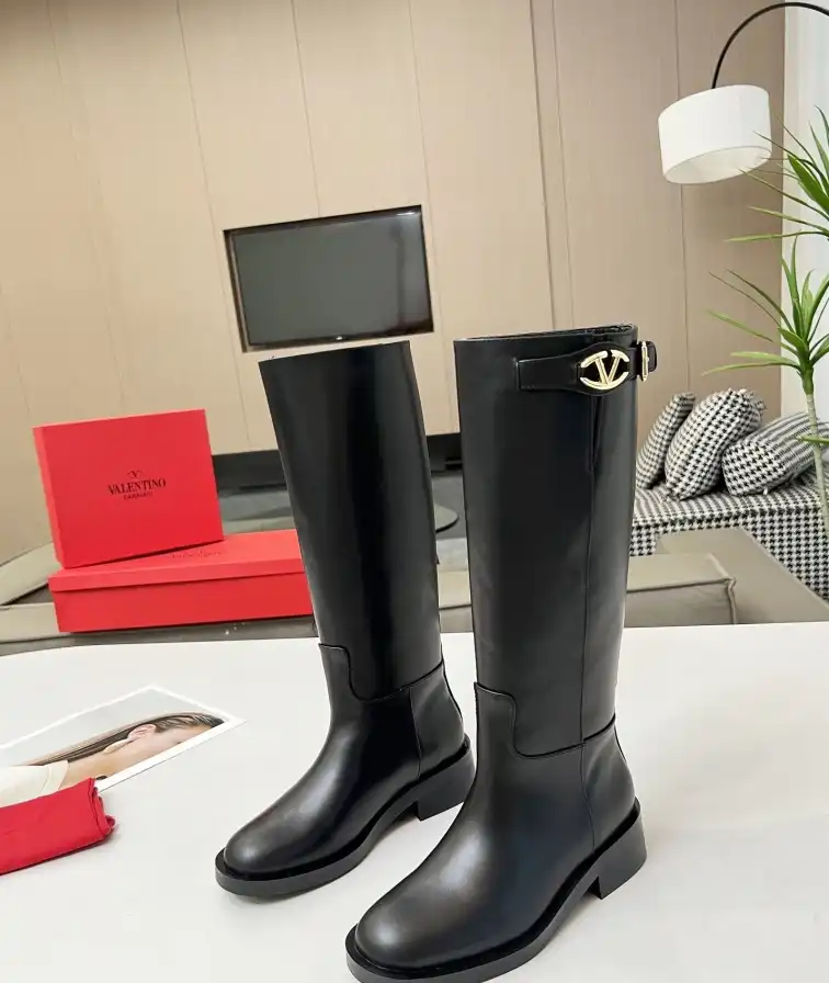 hype Valentino Boots