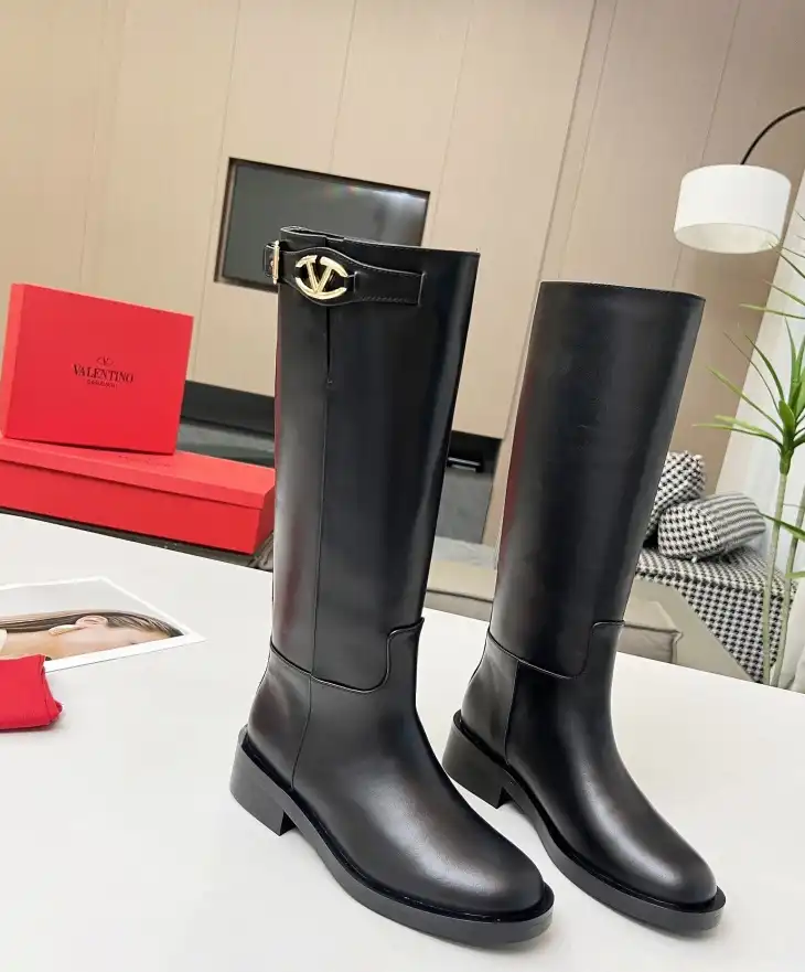 hype Valentino Boots