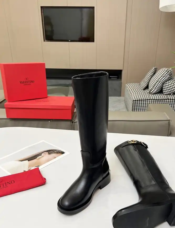 hype Valentino Boots