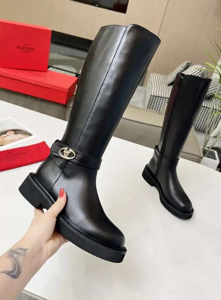 hype Valentino Boots