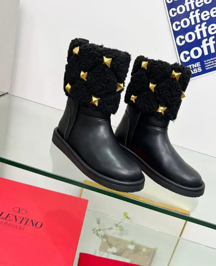 hype Valentino Boots