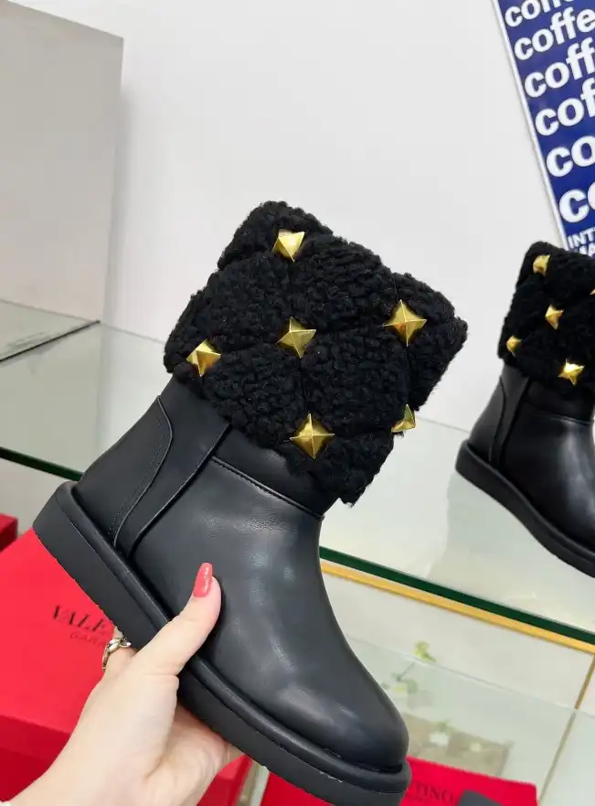 hype Valentino Boots