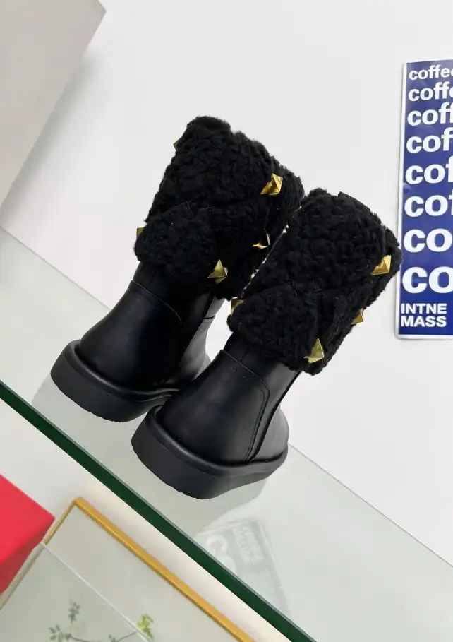 hype Valentino Boots