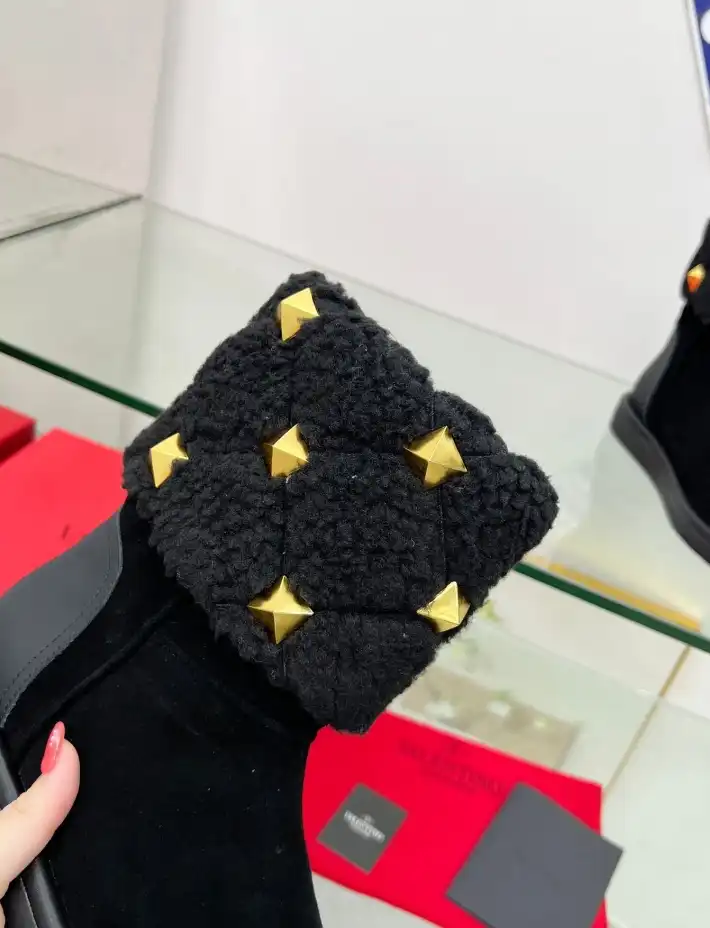 hype Valentino Boots