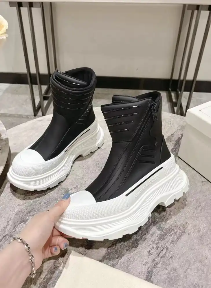 hype McQueen Boots