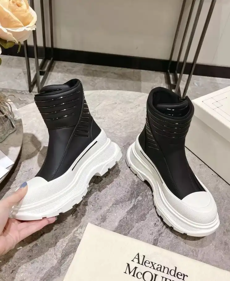 hype McQueen Boots