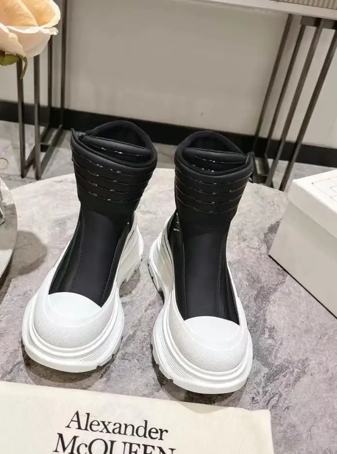 hype McQueen Boots