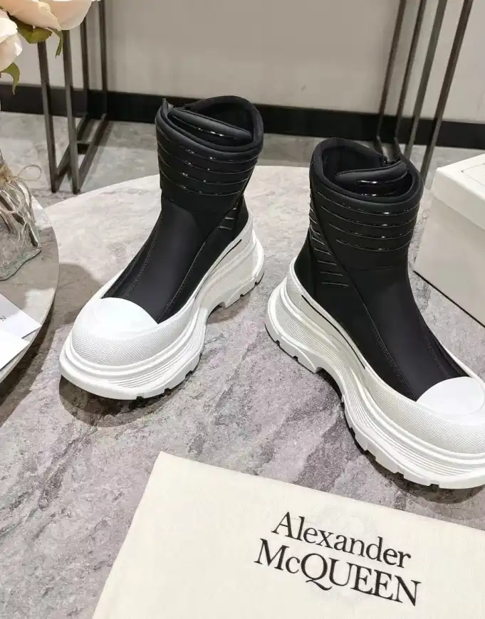 hype McQueen Boots