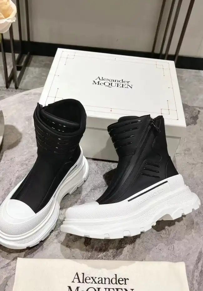 hype McQueen Boots