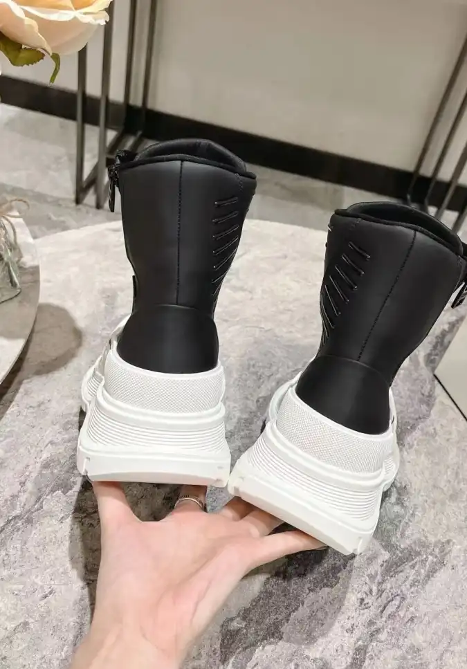 hype McQueen Boots