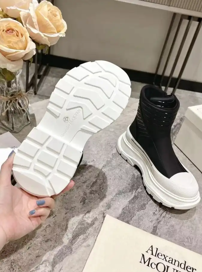 hype McQueen Boots