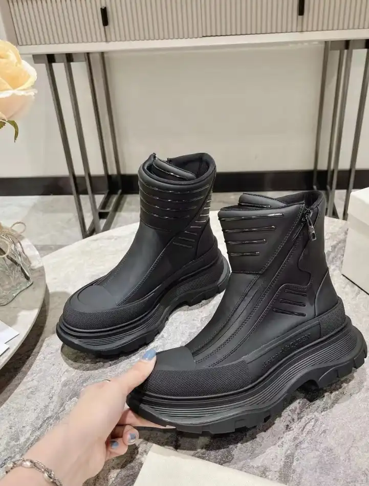 hype McQueen Boots