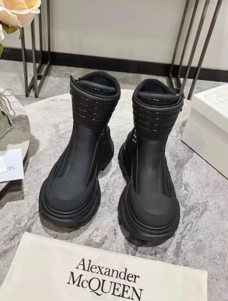 hype McQueen Boots