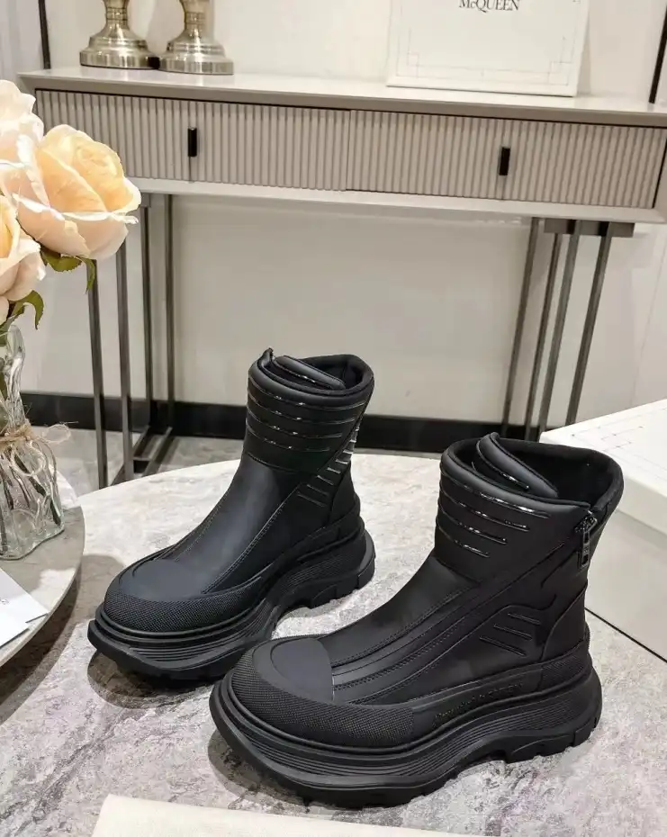 hype McQueen Boots