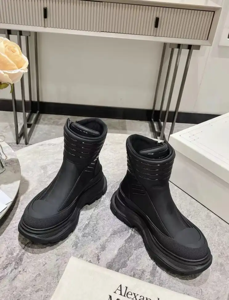 hype McQueen Boots