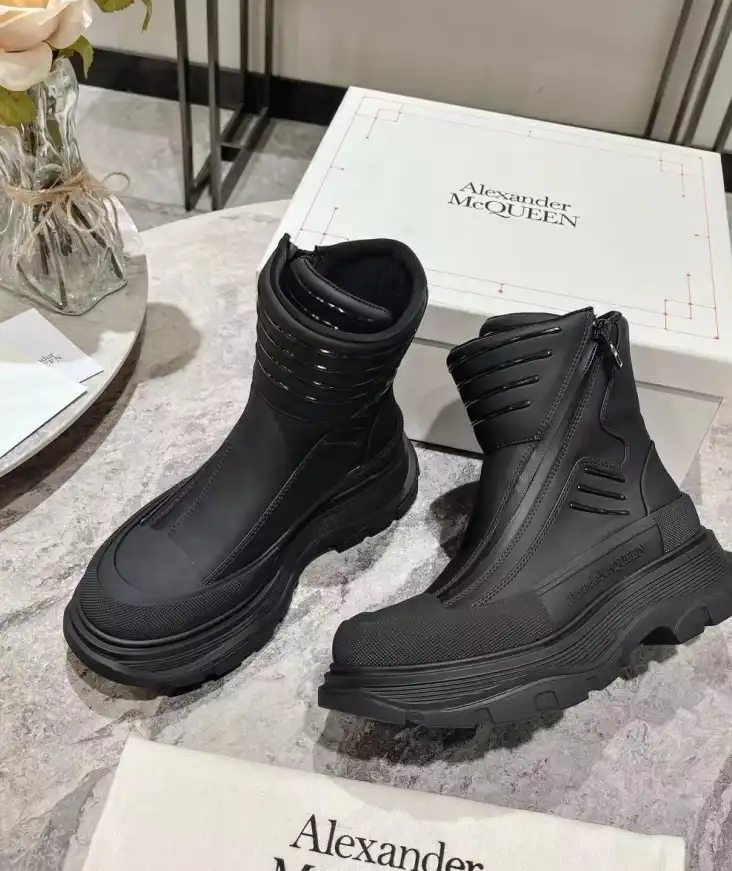 hype McQueen Boots