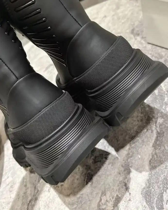 hype McQueen Boots