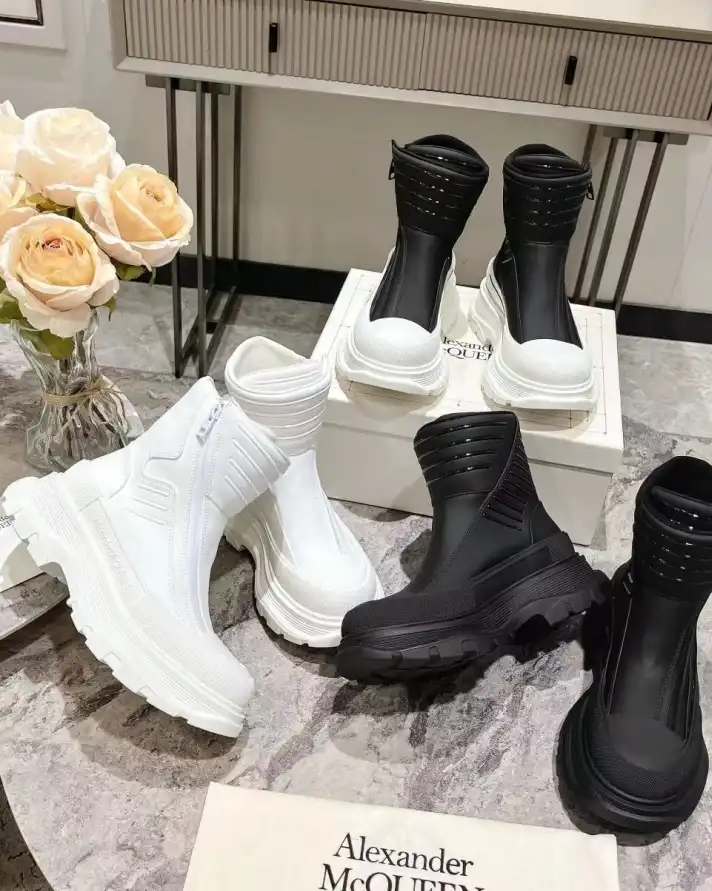 hype McQueen Boots