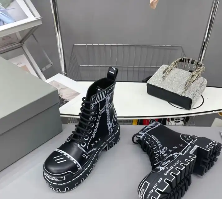 hype Balenciaga Boots