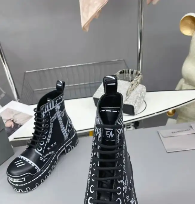 hype Balenciaga Boots