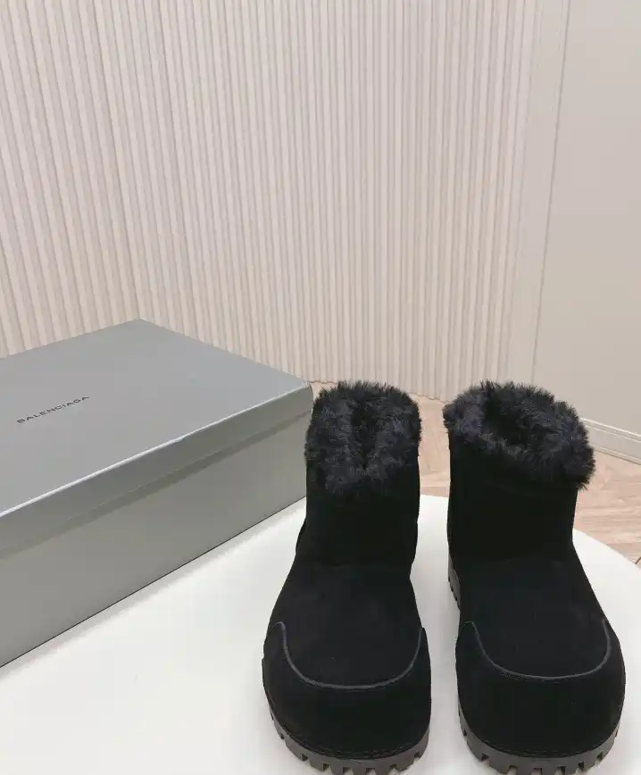 hype Balenciaga Boots