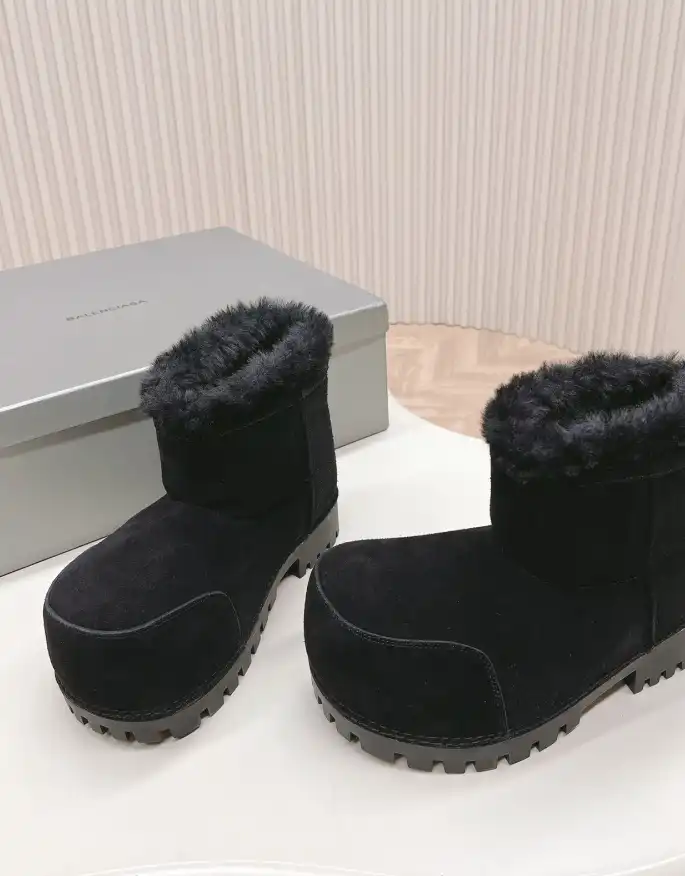 hype Balenciaga Boots