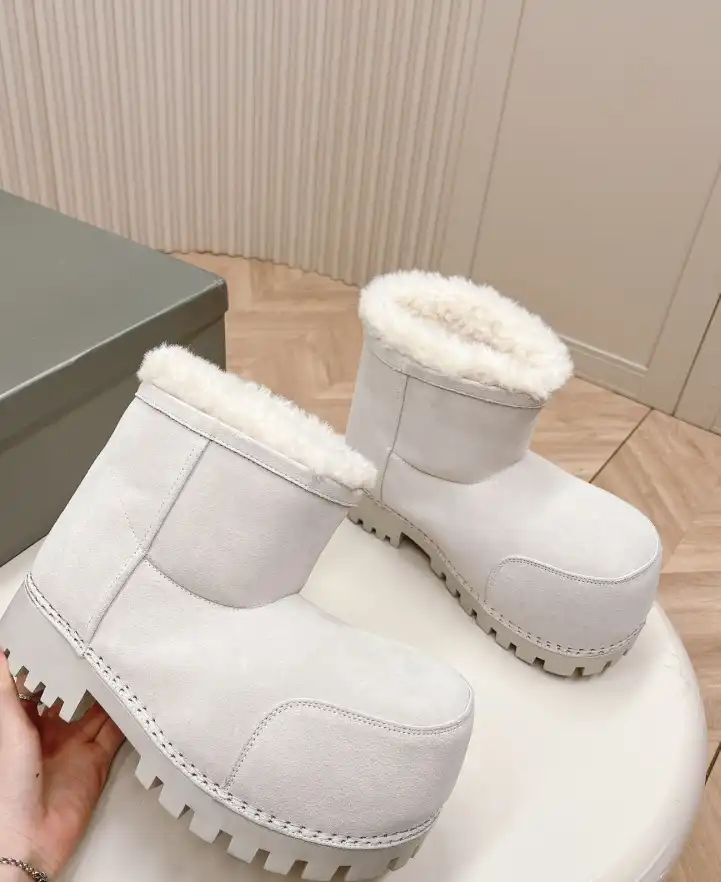 hype Balenciaga Boots