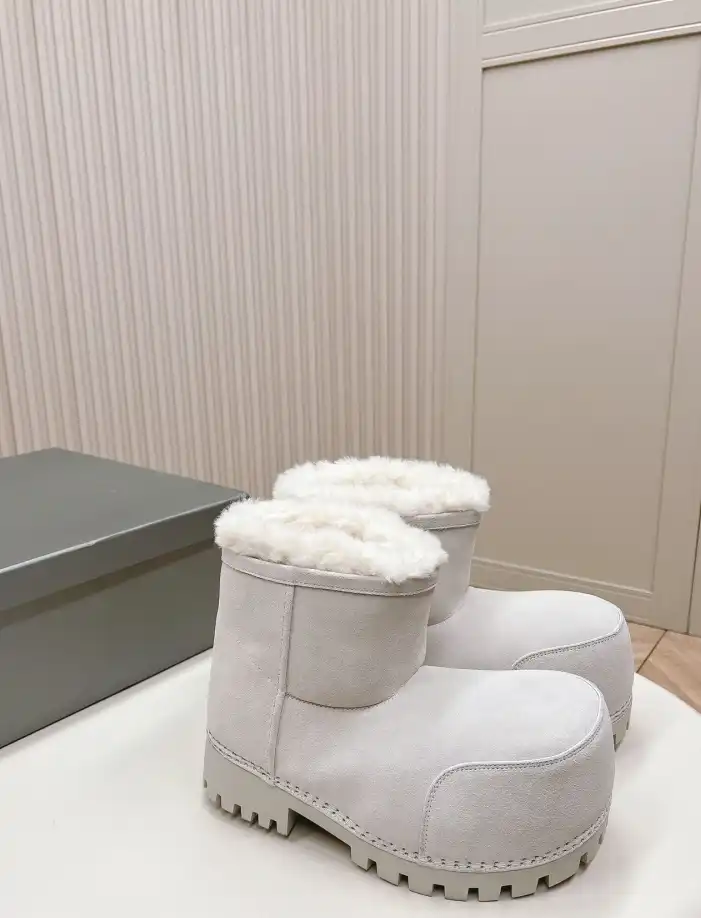 hype Balenciaga Boots