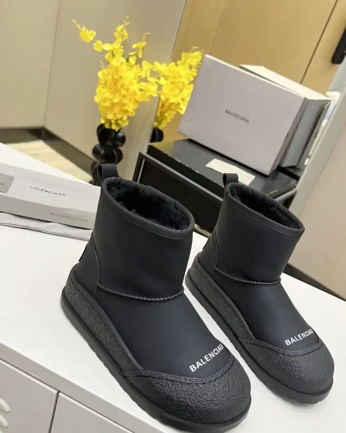 hype Balenciaga Boots