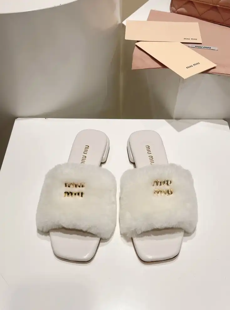 hype Miu Miu Slippers