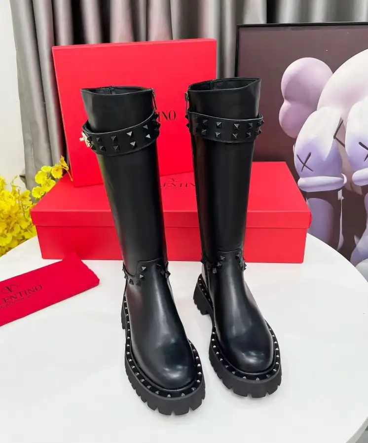 hype Valentino Boots