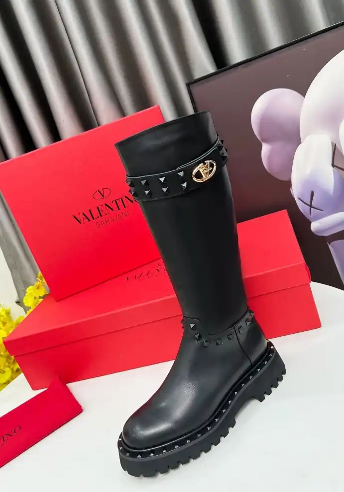 hype Valentino Boots