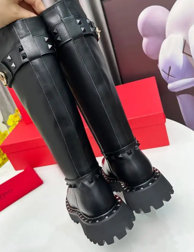 hype Valentino Boots