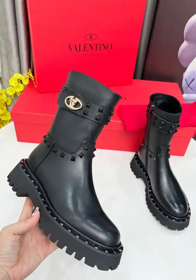 hype Valentino Boots