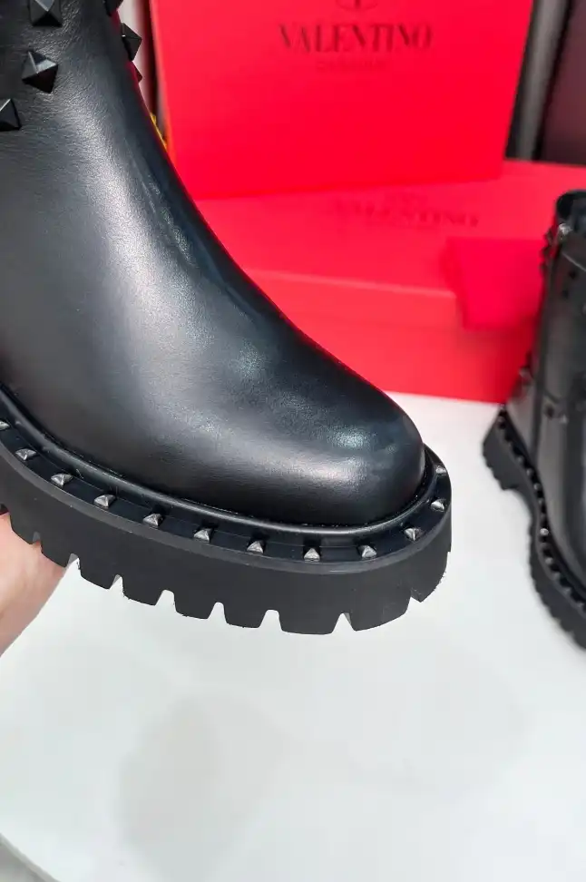 hype Valentino Boots